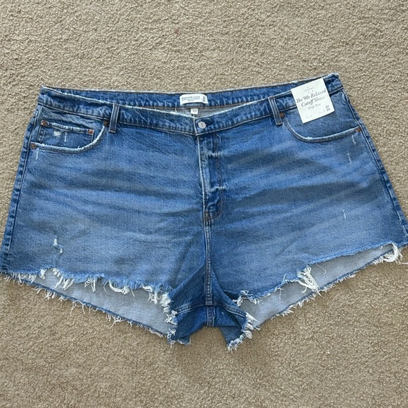 Abercrombie & Fitch Women’s 37/24 90’s Relaxed Cutoff Shorts NWT - Picture 1 of 8